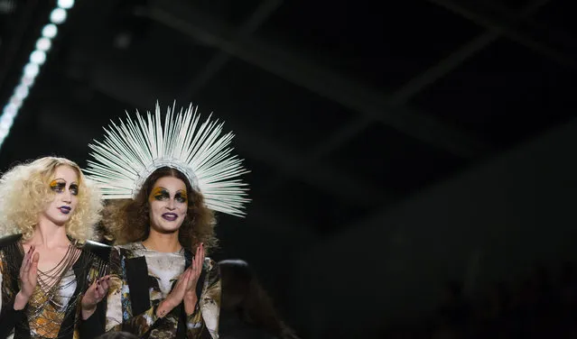 Models present creations of the designer Rebekka Ruetz at the Berlin Fashion Week Autumn/Winter 2015 in Berlin January 20, 2015. (Photo by Hannibal Hanschke/Reuters)