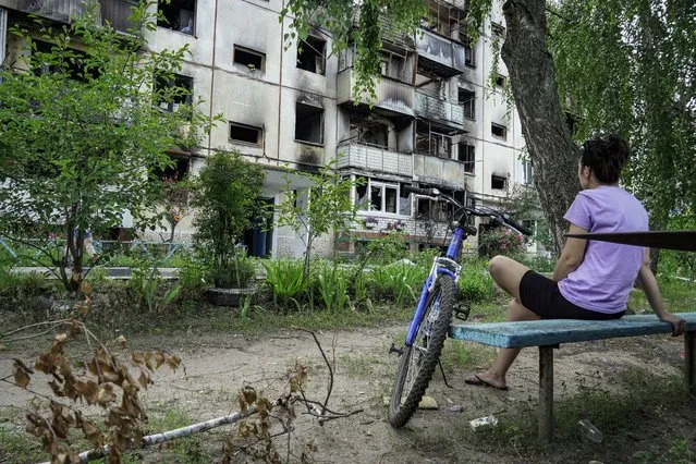 A local woman sits in front of the damaged residential building in Shebekino, Belgorod region, Russia, 02 July 2023. According to local authorities, an average of 500 ammunition per day has fallen on the Belgorod region in recent weeks, prompting Governor Vyacheslav Gladkov to evacuate the inhabitants of Shebekino, as well as nearby villages. However, the number of shells decreased in the last three days recording no more than 30. More than 50 percent of large and medium-sized enterprises in the Shebekinsky urban district of the Belgorod region returned to work after attacks by the Armed Forces of Ukraine, Gladkov said on his VKontakte page. He also said that the Shebekino municipal services restored 65 apartment buildings and 62 private households after shelling. (Photo by EPA/EFE/Stringer)