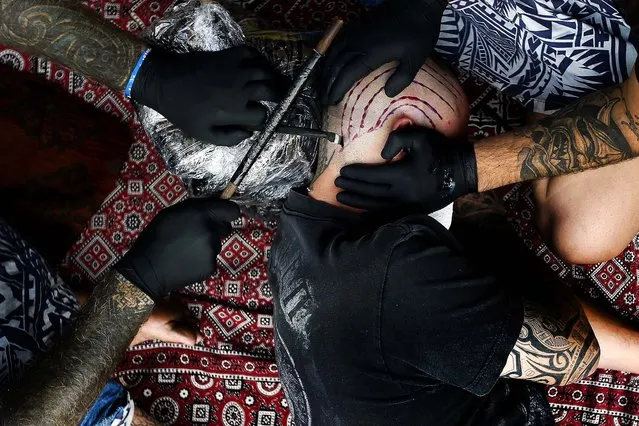 A man is tattooed by tattoo artist Brent McCown. (Photo by Stefan Wermuth/Reuters)