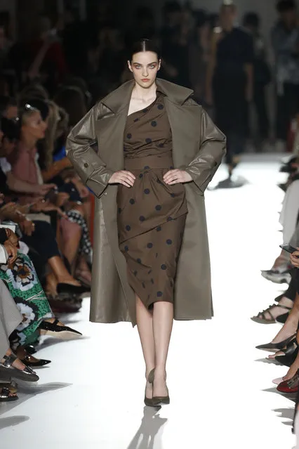 A model wears a creation as part of the Max Mara women's 2019 Spring-Summer collection, unveiled during the Fashion Week in Milan, Italy, Thursday, September 20, 2018. (Photo by Antonio Calanni/AP Photo)