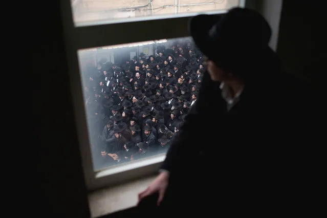 Thousands of Ultra-Orthodox Jews attend the funeral of Rabbi Rafael Shmuelevitz, head of the Mir Yeshiva in the Mea Shearim neighborhood of Jerusalem, Israel, 19 January 2016. Thousands attend the funeral of Rabbi Rafael Shmuelevitz who died late on 18 January at the age of 78. Mir Yeshiva is the largest yeshiva (Jewish institution for studying traditional religious texts) in Israel and one of the largest in the world with over 7,500 students. (Photo by Abir Sultan/EPA)
