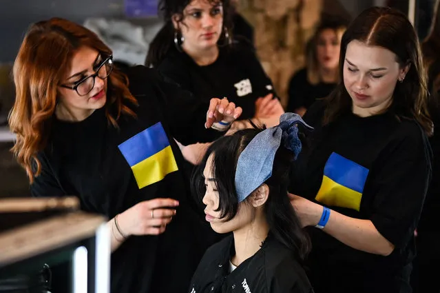 A model gets ready ahead of the Autumn/Winter 2023 Ukrainian fashion show collection on the fifth day of the London Fashion Week, in London, on February 21, 2023. (Photo by Justin Tallis/AFP Photo)