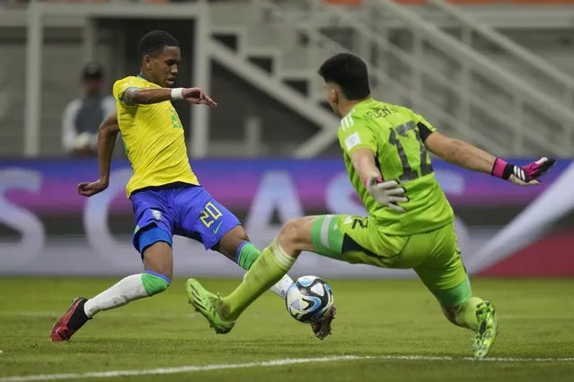 Brazil's Estevao, left, battles for the ball against Argentina's goalkeeper Jeremias Florentin during their FIFA U-17 World Cup quarterfinal soccer match at Jakarta international Stadium in Jakarta, Indonesia, Friday, November 24, 2023. (Photo by Achmad Ibrahim/AP Photo)