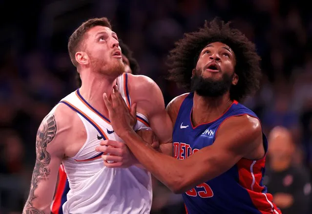 Isaiah Hartenstein #55 of the New York Knicks and Marvin Bagley III #35 of the Detroit Pistons fight for position on the baseline at Madison Square Garden on November 30, 2023 in New York City. (Photo by Elsa/Getty Images)