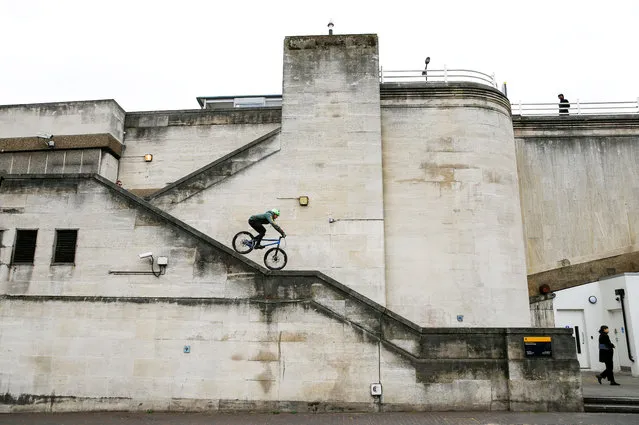 A cyclist steers down the narrow handrail of a stairway on Waterloo Bridge in London, Britain on April, 27, 2019. (Photo by Henry Nicholls/Reuters)