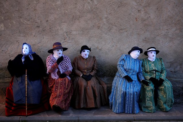 Revellers dressed as “Mascaritas” sit during carnival celebrations in the village of Luzon, Spain, February 25, 2017. (Photo by Juan Medina/Reuters)