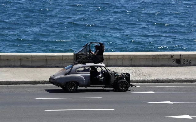 A car takes part in the filming of the movie “Fast and Furious 8” on the seafront boulevard “El Malecon” in Havana, Cuba, April 29, 2016. (Photo by Enrique de la Osa/Reuters)