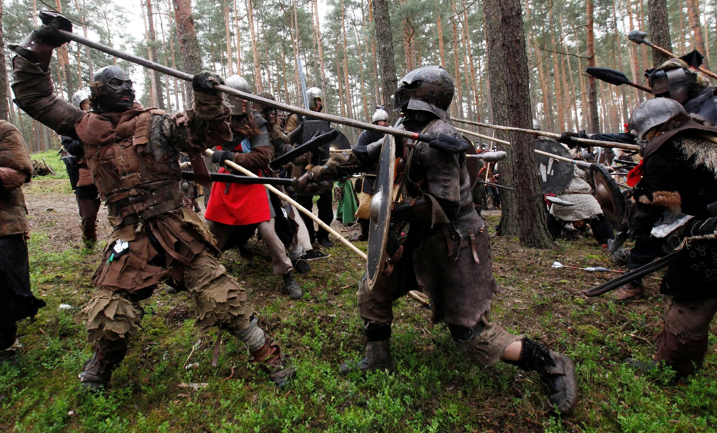 Боев пять. Ролевики эльфы орки. Реконструкторы толкиенисты. Рыцари толкиенисты. Ролевики бой.