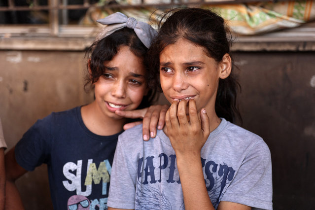 Children react following an Israeli strike on a school sheltering displaced Palestinians in Falluja near the Jabalia refugee camp in the norther Gaza Strip on September 26, 2024, amid the ongoing war between Israel and the Hamas militant group. (Photo by Omar Al-Qattaa/AFP Photo)