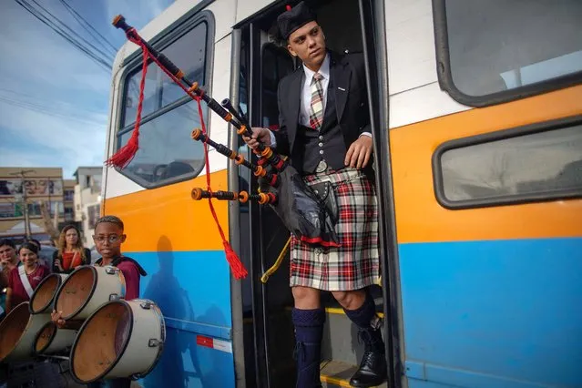 Bagpipe students, members of the Vieira Brum music band, arrive on a bus to play in Marica, Rio de Janeiro state, Brazil, on May 28, 2022. Thousands of kilometers (miles) from the United Kingdom, the kilts are out on a Rio de Janeiro beach that suddenly looks like something out of the Scottish Highlands. Jhonny Mesquita formed a school band in Sao Goncalo, a poor neighborhood on the outskirts of Rio, where playing the bagpipes is a surefire way to turn people's heads. (Photo by Mauro Pimentel/AFP Photo)