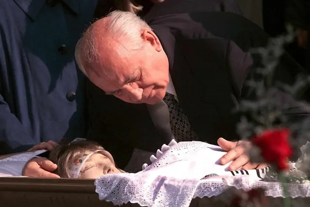 Former Soviet President Mikhail Gorbachev as he bids the last farewell to his wife Raisa Gorbacheva during the funeral ceremony in Moscow, Russia, 23 September 1999 (reissued 30 August 2022). According to a Moscow Central Clinical Hospital statement, former Soviet president Mikhail Gorbachev has died at the age of 91. As a supporter of the de-Stalinization programs of his predecessor Nikita Khrushchev, Gorbachev initiated numerous reforms during his tenure. He signed a nuclear arms treaty with the United States and withdrew the Soviet Union from the Soviet-Afghan war. His policies created freedom of speech and press, and decentralized fiscal policy planning and execution to increase efficiency. Gorbachev was the last leader of the Soviet Union, overseeing Russia’s transition from one party rule to fragile democracy. (Photo by Sergey Chirikov/EPA/EFE)