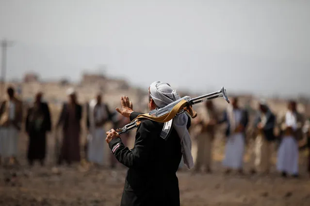 A tribesman gestures to fellow tribesmen as they attend a pro-Houthi tribal gathering in a rural area near Sanaa, Yemen July 21, 2016. (Photo by Khaled Abdullah/Reuters)