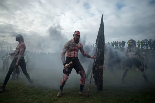 Tough Guy staff encourage and motivate competitors participating in the Tough Guy endurance event near Wolverhampton, central England, on February 4, 2018. (Photo by Oli Scarff/AFP Photo)