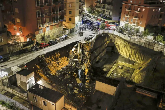 A general view of a chasm that opened in the street and some parked cars fell inside in Balduina's neighborhood, Rome, Italy, 14 February 2018. The cars swallowed by the chasm fell about 10 meters. Two buildings were temporarily evacuated as a precautionary measure after the collapse. (Photo by Giuseppe Lami/EPA/EFE)