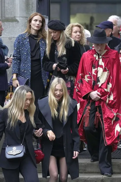 British model Kate Moss, top center, arrives for a memorial service to honour and celebrate the life of Dame Vivienne Westwood at Southwark Cathedral, in London, Thursday, February 16, 2023. (Photo by Kin Cheung/AP Photo)