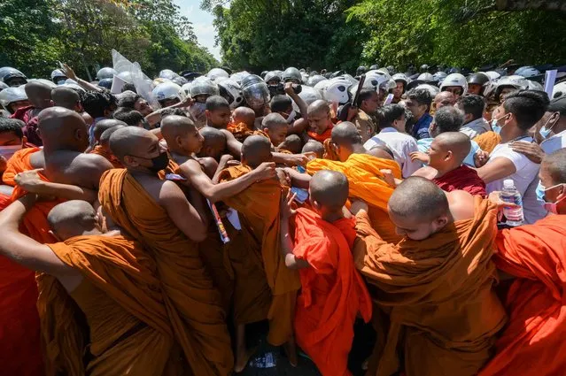 A group of hardline Buddhist monks and anti-government demonstrators scuffle with police near the parliament during a protest against the President Ranil Wickremesinghe’s plan to devolve powers to minority Tamils under the country’s 13th amendment in Colombo on February 8, 2023. (Photo by Ishara S. Kodikara/AFP Photo)