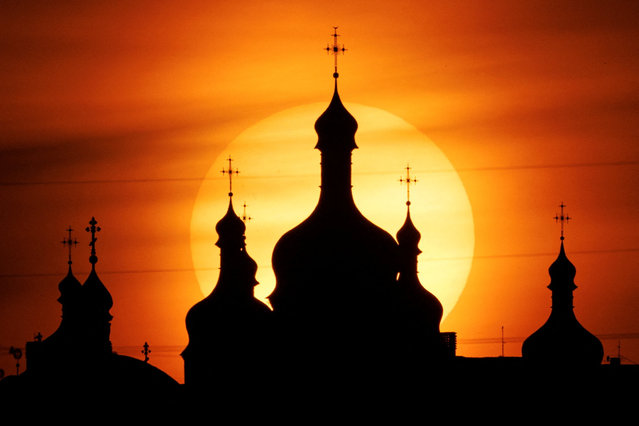 The Kyiv-Pechersk Lavra monastery is seen during sunset, amid Russia's attack on Ukraine, in Kyiv, Ukraine on August 7, 2025. (Photo by Valentyn Ogirenko/Reuters)