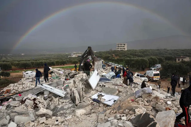 Residents search for victims and survivors amidst the rubble of collapsed buildings following an earthquake in the village of Besnaya in Syria's rebel-held northwestern Idlib province on the border with Turkey, on February 6, 2022. At least 1,293 people were killed and 3,411 injured across Syria today in an earthquake that had its epicentre in southwestern Turkey, the government and rescuers said. (Photo by Omar Haj Kadour/AFP Photo)