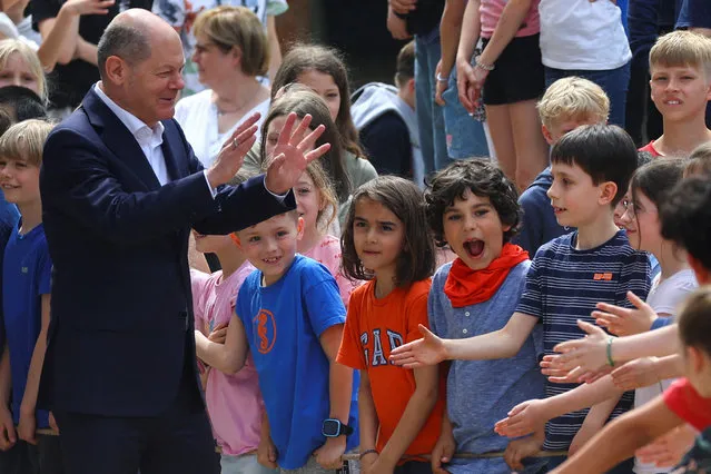 German Chancellor Olaf Scholz meets children during his visit to Eigenherd primary school to mark EU project day in school, in Kleinmachnow, Germany on May 22, 2023. (Photo by Fabrizio Bensch/Reuters)