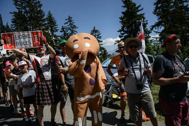 Spectators cheer during the eleventh stage of the 105th edition of the Tour de France cycling race between Albertville and La Rosiere, French Alps, on July 18, 2018. (Photo by Philippe Lopez/AFP Photo)