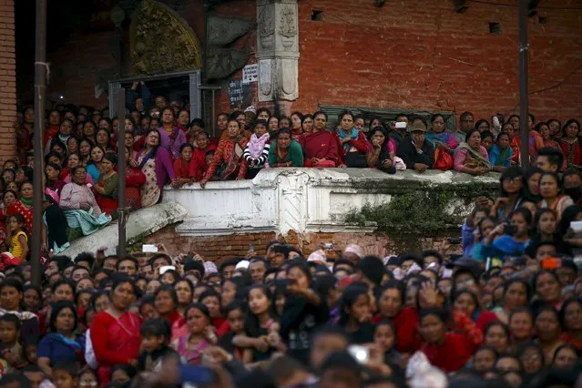 Devotees gather to observe religious rituals of Rato Machhindranath at Bungamati in Lalitpur April 5, 2015. (Photo by Navesh Chitrakar/Reuters)