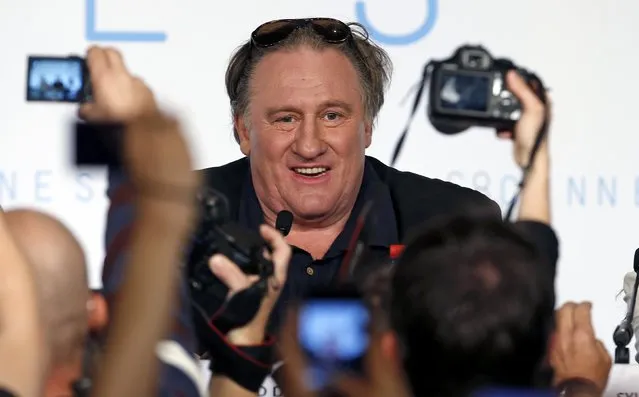 Journalists take pictures as cast member Gerard Depardieu arrives to attend a news conference for the film “Valley of Love” in competition at the 68th Cannes Film Festival in Cannes, southern France, May 22, 2015. (Photo by Eric Gaillard/Reuters)