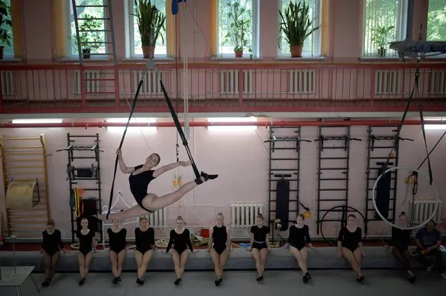 An applicant performs in front of the jury for her admission exam at the circus college in Moscow, on July 5, 2021. The State College for Circus and Variety Arts named after M. N. Rumyantsev (Karandash) was founded in 1938 and is the only professional circus educational institution in Russia. For more than 90 years, the school has been training pop and circus artists. (Photo by Natalia Kolesnikova/AFP Photo)