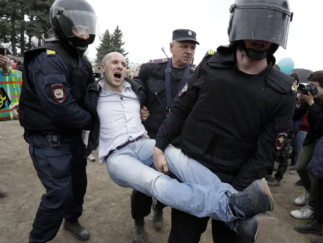 Police detain a protester during anti corruption rally in St.Petersburg, Russia, Monday, June 12, 2017. (Photo by Dmitry Lovetsky/AP Photo)