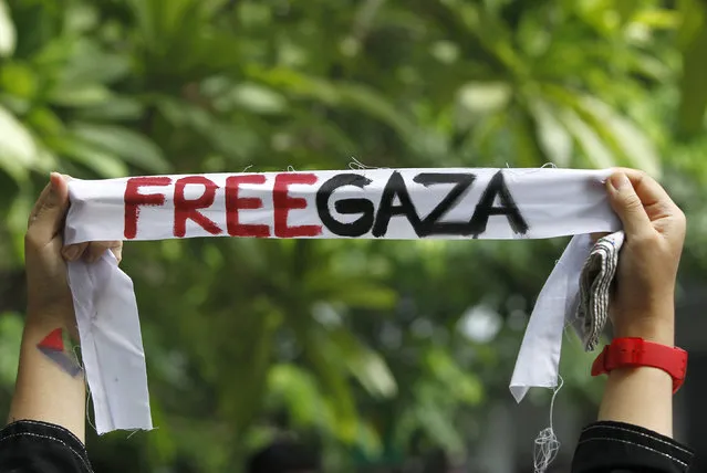 A demonstrator holds a headband during an anti-Israel protest in front of the Israeli embassy in Bangkok July 15, 2014. The group of demonstrators called for a stop to Israel's offensive in Gaza, and a stop to the ongoing conflict between Israel and Palestinian militants in Gaza. (Photo by Chaiwat Subprasom/Reuters)