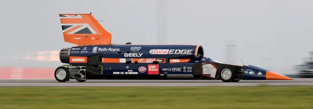 The Bloodhound SuperSonic Car, which is attempting to break the 1,000mph barrier in 2019, does its first public test run at Newquay airport, Newquay, Britain, October 26, 2017. (Photo by Toby Melville/Reuters)