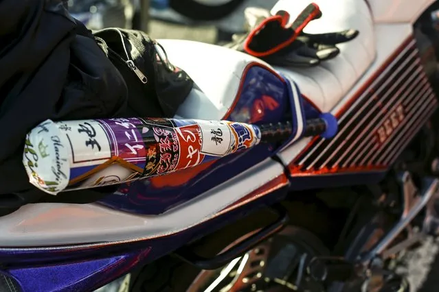 A baseball bat is strapped to the seat of a Bousouzoku style motorbike that is parked at the Dangouzaka rest stop in Yamanashi, west of Tokyo, Japan, January 3, 2016. (Photo by Thomas Peter/Reuters)