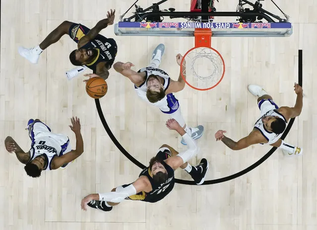 New Orleans Pelicans forward Naji Marshall (8) shoots as center Jonas Valanciunas (17) guards between Sacramento Kings forward Domantas Sabonis (10), top center, guard Malik Monk (0) and forward Trey Lyles, right, in the second half of an NBA basketball game in New Orleans, Wednesday, November 22, 2023. The Pelicans won 117-112. (Photo by Gerald Herbert/AP Photo)