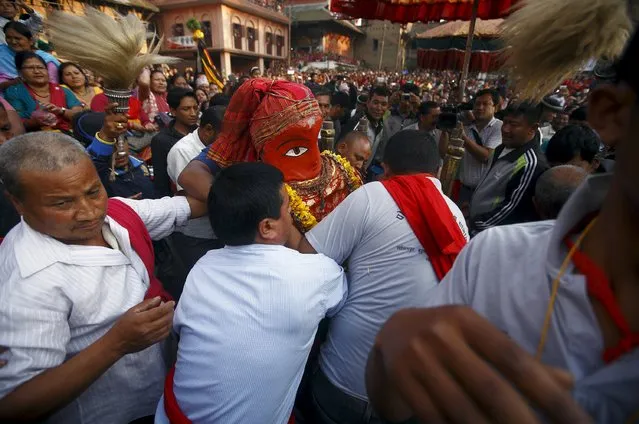 Devotees carry the idol of Rato Machhindranath during the ritual at Bungamati in Lalitpur April 5, 2015. (Photo by Navesh Chitrakar/Reuters)