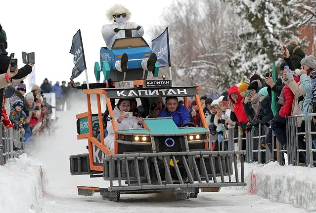 Participants ride down a slope during the “Sunnyfest” festival of unusual sledges in the town of Mamadysh in the Republic of Tatarstan, Russia on February 5, 2022. (Photo by Alexey Nasyrov/Reuters)