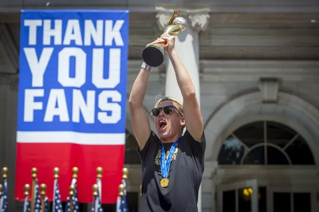 Abby Wambach holds the trophy aloft during a reception at New York City Hall hosted by New York City Mayor Bill de Blasio for the U.S. women's soccer team following their ticker tape parade to celebrate their World Cup final win over Japan on Sunday, in New York July 10, 2015. (Photo by Andrew Kelly/Reuters)