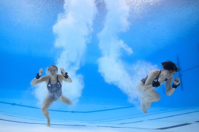 An underwater view shows Britain's Andrea Spendolini Sirieix and Lois Toulson competing in the women's synchronised 10m platform diving final at the Paris 2024 Olympic Games at the Aquatics Centre in Saint-Denis, north of Paris, on July 31, 2024. (Photo by Oli Scarff/AFP Photo)