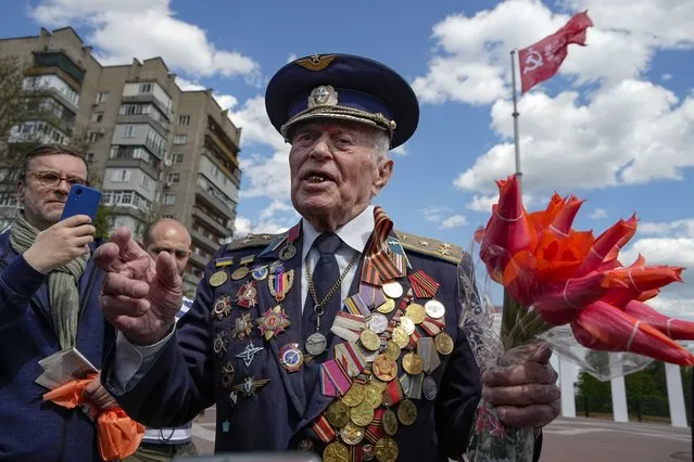 Vladimir Kapitonov, 98, a WWII veteran and former military pilot gestures while speaking to a group of foreign journalists in Melitopol, Zaporizhzhia region, in territory under Russian military control, southeastern Ukraine, Sunday, May 1, 2022. (Photo by AP Photo/Stringer)