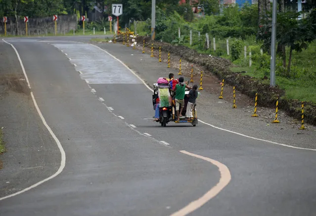 Residents fleeing the besieged city of Marawi travel to evacuation centers, Friday, May 26, 2017, in Bal-oi township, southern Philippines. (Photo by Bullit Marquez/AP Photo)