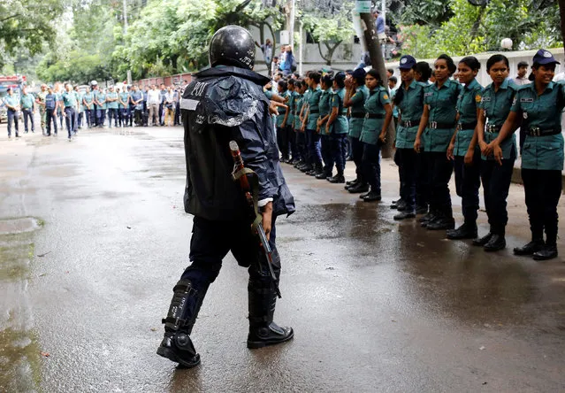 A police officer gives instructions near the Holey Artisan restaurant after gunmen attacked the upscale cafe, in Dhaka, Bangladesh, July 2, 2016. (Photo by Mohammd Ponir Hossain/Reuters)