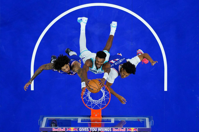Charlotte Hornets' Brandon Miller, center, dunks between Philadelphia 76ers' Kelly Oubre Jr., left, and Jeff Dowtin Jr. during the second half of an NBA basketball game, Sunday, November 10, 2024, in Philadelphia. (Photo by Matt Slocum/AP Photo)