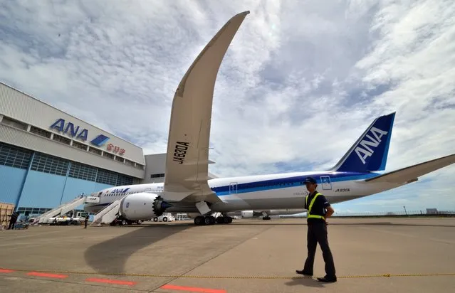 Japan's air carrier All Nippon Airways (ANA) displays Boeing's latest aircfaft 787-9 at Tokyo's Haneda airport before the world's first passenger flight with Japanese and American children on August 4, 2014. ANA will start commercial operation using the 787-9 for domestic flights from August 7. (Photo by Yoshikazu Tsuno/AFP Photo)