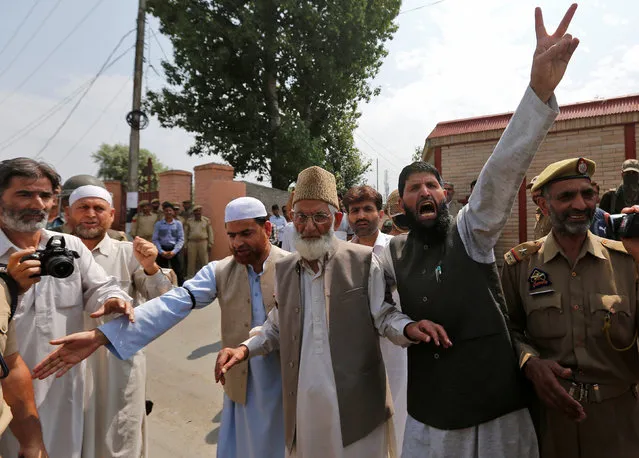 Syed Ali Shah Geelani (C), chairman of the hardline Hurriyat (Freedom) Conference group, and his supporters attend a protest in Srinagar against the recent killings in Kashmir, July 13, 2016. (Photo by Danish Ismail/Reuters)