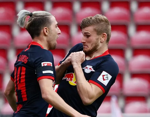 RB Leipzig's Timo Werner celebrates scoring their fourth goal with Kevin Kampl against FSV Mainz, as Bundesliga play resumes behind closed doors in Mainz, Germany on May 24, 2020. (Photo by Kai Pfaffenbach/Reuters)