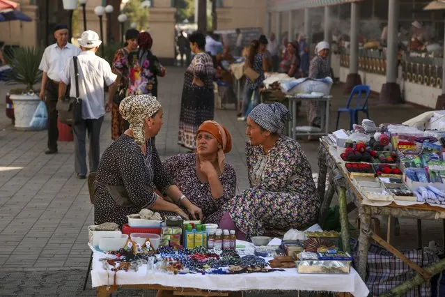 Street vendors talk at a market in Tashkent, Uzbekistan, Wednesday, August 31, 2016. (Photo by AP Photo)
