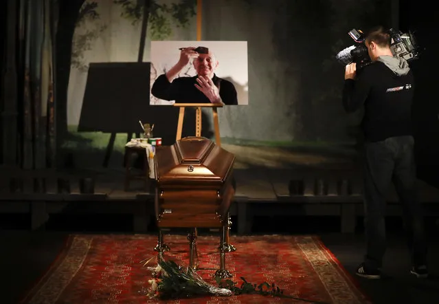 A cameraman films the coffin of Italian playwright Dario Fo at his burial chamber in the Piccolo Teatro Strehler theater, in Milan, Italy, Friday, October 14, 2016. Fo, whose energetic mocking of Italian political life, social mores and religion won him the Nobel Prize for Literature in 1997, died Thursday at the age of 90. (Photo by Luca Bruno/AP Photo)