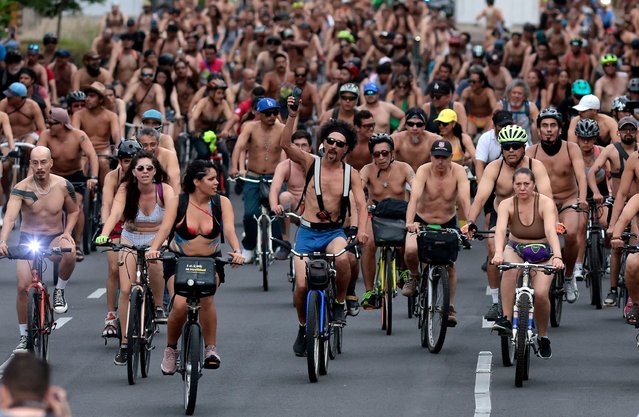Cyclists take part in the World Naked Bike Ride in Guadalajara, Jalisco state, Mexico, on June 22, 2024. The movement seeks to make visible the fragility of cyclists, to raise awareness about the indiscriminate use of automobiles, the dependence on oil and to encourage the use of alternative means of transportation. (Photo by Ulises Ruiz/AFP Photo)