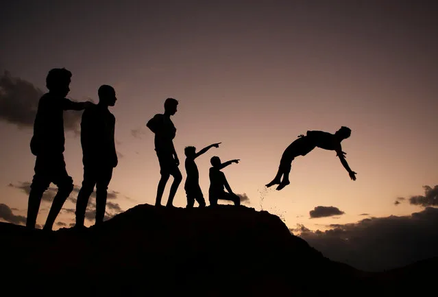 Palestinian youths practice parkour at sunset in Gaza City, on November 5, 2020. (Photo by Mohammed Abed/AFP Photo)