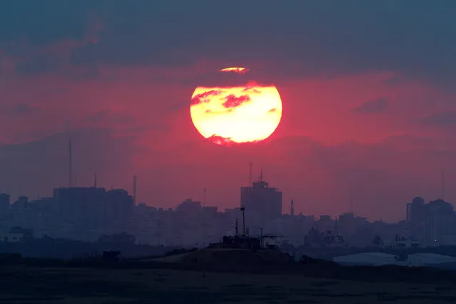 The sun sets over the Gaza Strip, as seen from the Israeli side, September 8, 2016. (Photo by Amir Cohen/Reuters)