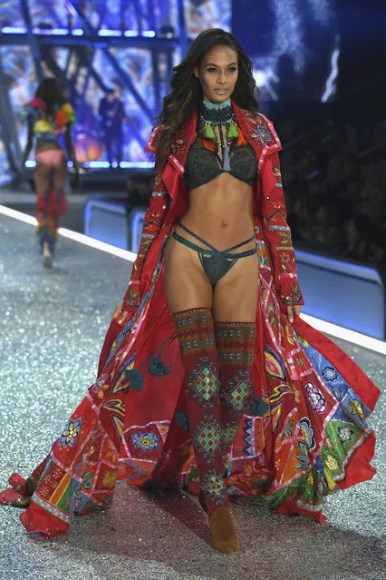 Joan Smalls walks the runway at the Victoria's Secret Fashion Show on November 30, 2016 in Paris, France. (Photo by Pascal Le Segretain/Getty Images for Victoria's Secret)