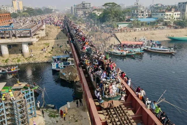 This aerial photograph shows Muslim devotees leaving in an overcrowded train after taking part in the Akheri Munajat or final prayers during 'Biswa Ijtema', an annual congregation of Muslims in Tongi, some 30 kms north of Dhaka on February 4, 2024. (Photo by Munir Uz Zaman/AFP Photo)